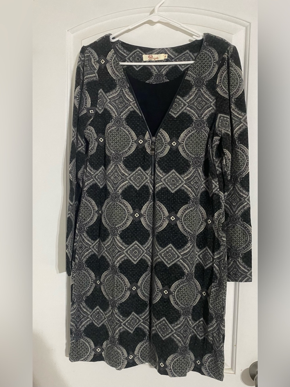 Aryeh Women’s XL Black Gray Geometric Print Zip Front Dress